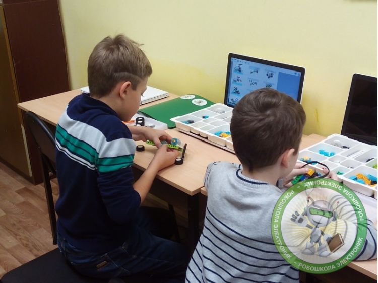 Робототехника на базе конструктора Lego Wedo 2.0 в робошколе Электроник (Центр «Библиотека 145»)