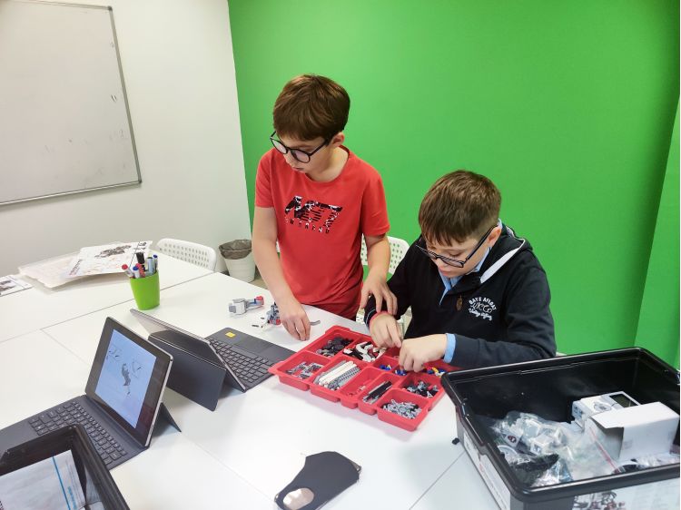 Курсы Lego Mindstorms EV3  в школе Alpha-Code (Lancman School - Арбатская)