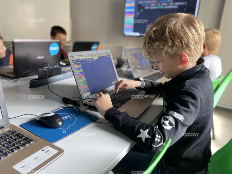 Python и JavaScript: игровое программирование в CodeCombat в школе CODDY (Курская)